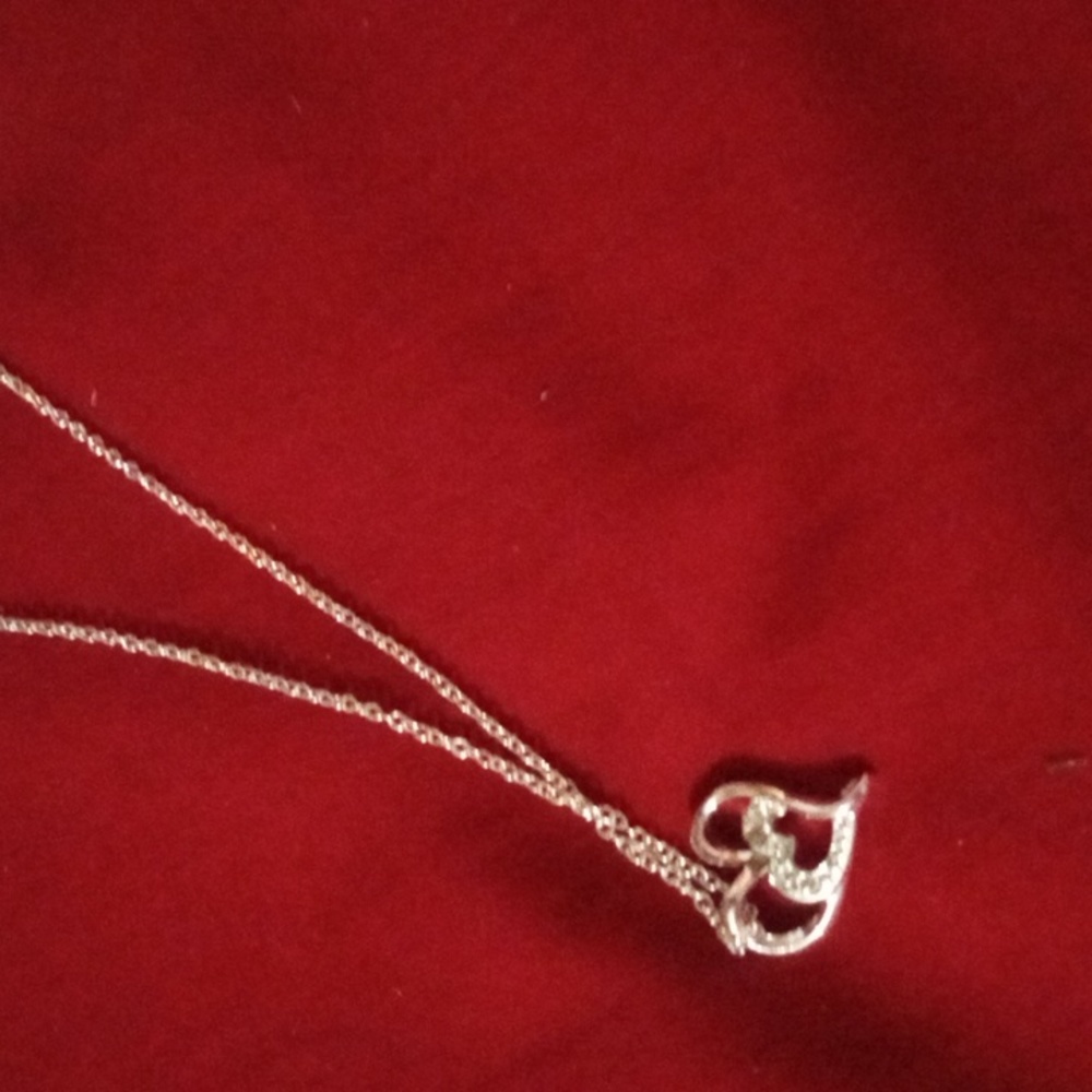 Sterling Silver tone heart pendant and neclace 20 inches